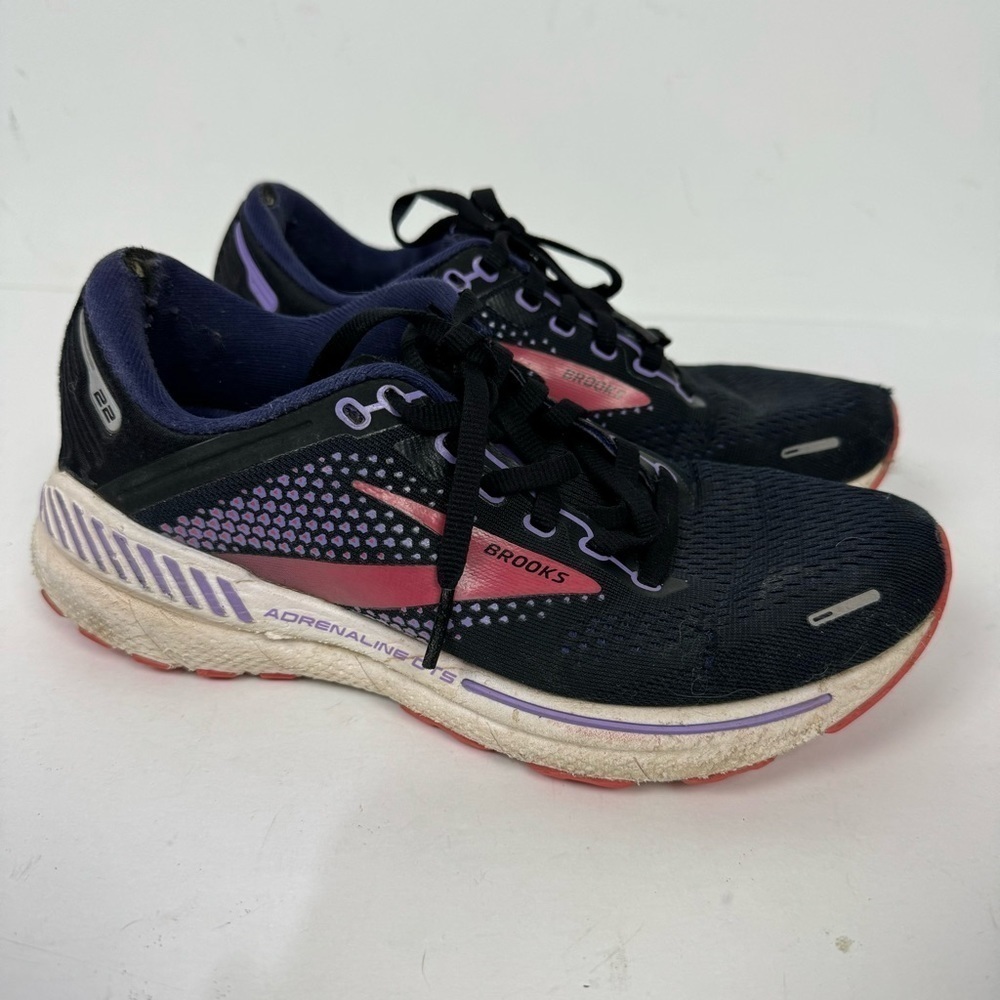 Brooks Adrenaline GTS 22 purple athletic sneakers running